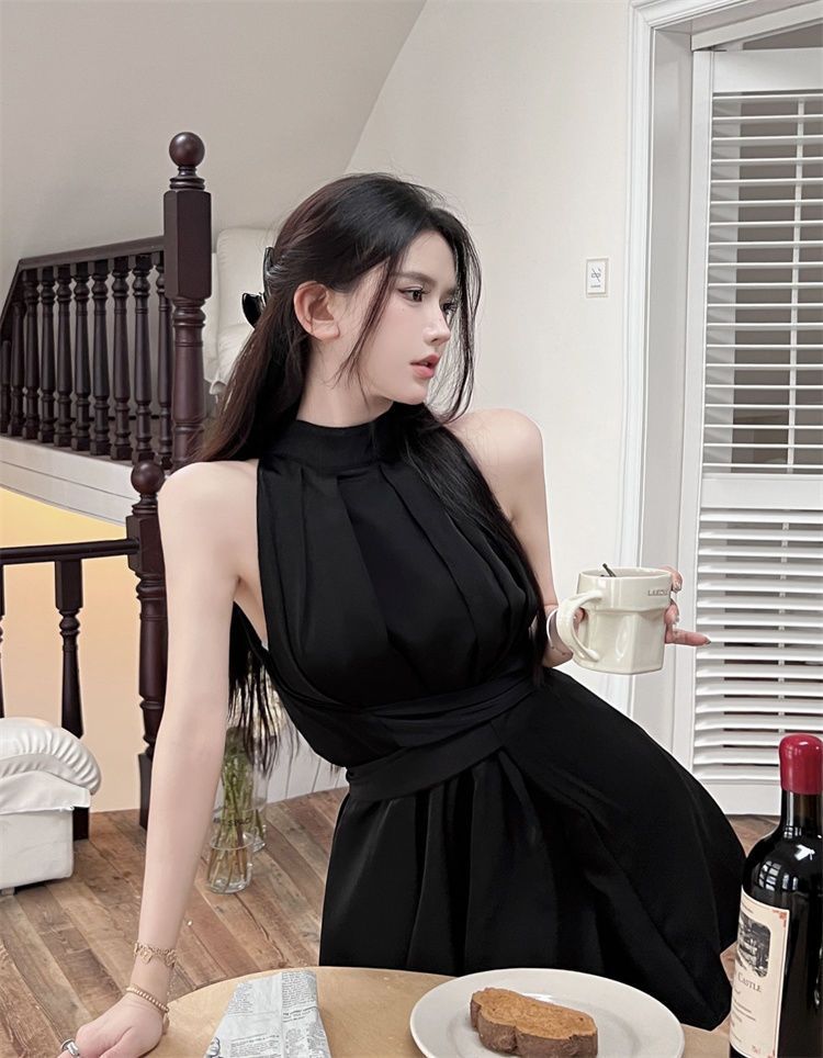 High-End Sleeveless Dress for Women, Summer Off-Shoulder Sexy Socialite Style, Waist-Cinching Tie Short Dress