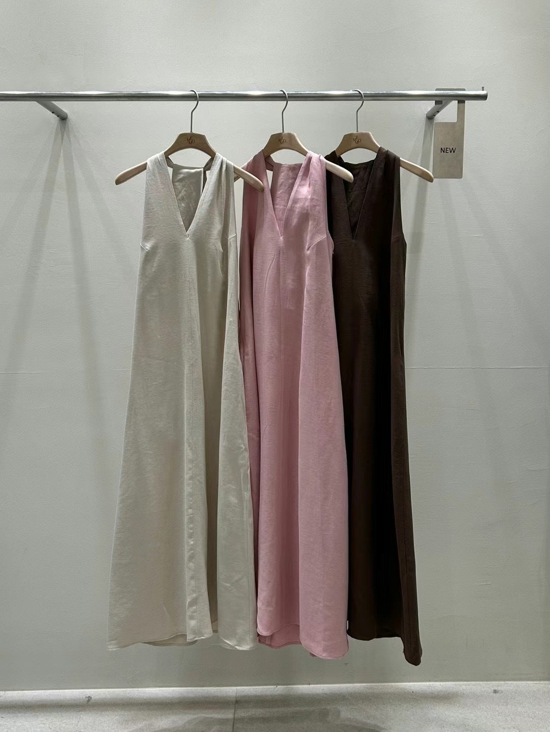 South Korea chic Summer Retro High Sense V Collar Waist-Tight Thin over the Knee Long Halter Vest Dress Women