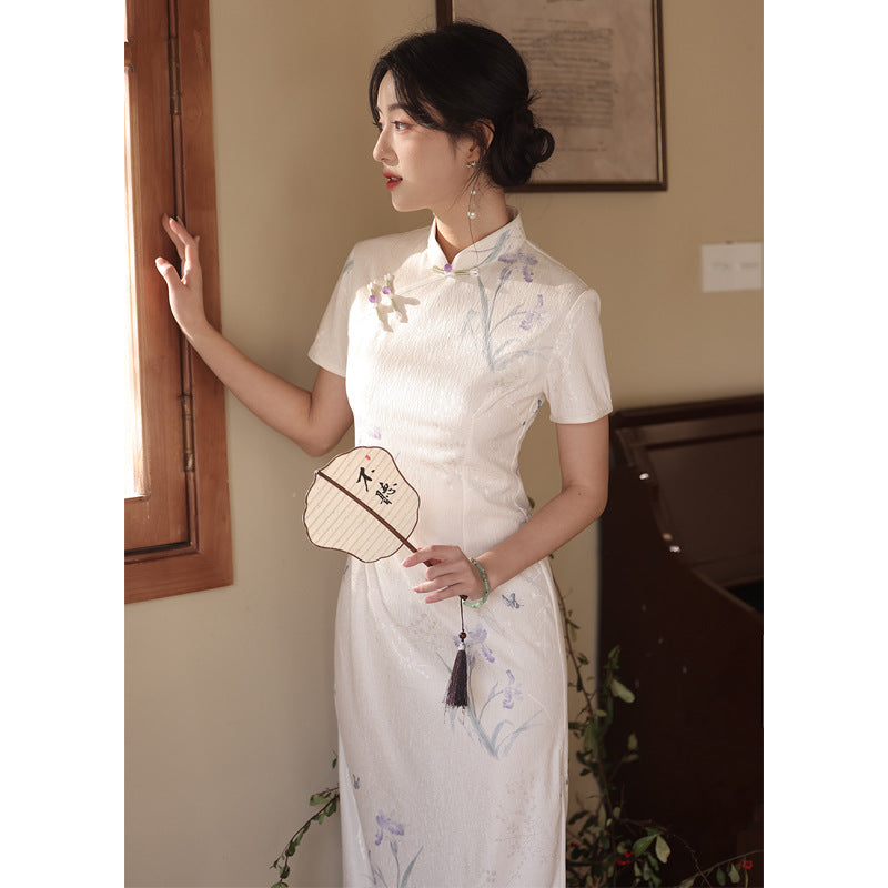 Lavender Floral Qipao for Autumn and Winter, High-End Slim-Fit Modified Elegant New Chinese Style, Suitable for Daily Wear.
