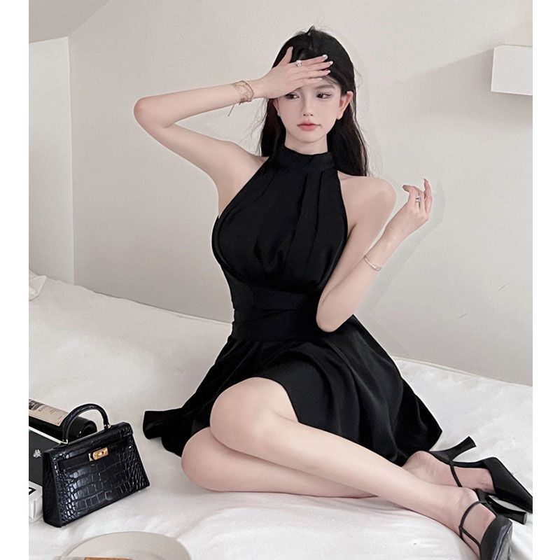 High-End Sleeveless Dress for Women, Summer Off-Shoulder Sexy Socialite Style, Waist-Cinching Tie Short Dress
